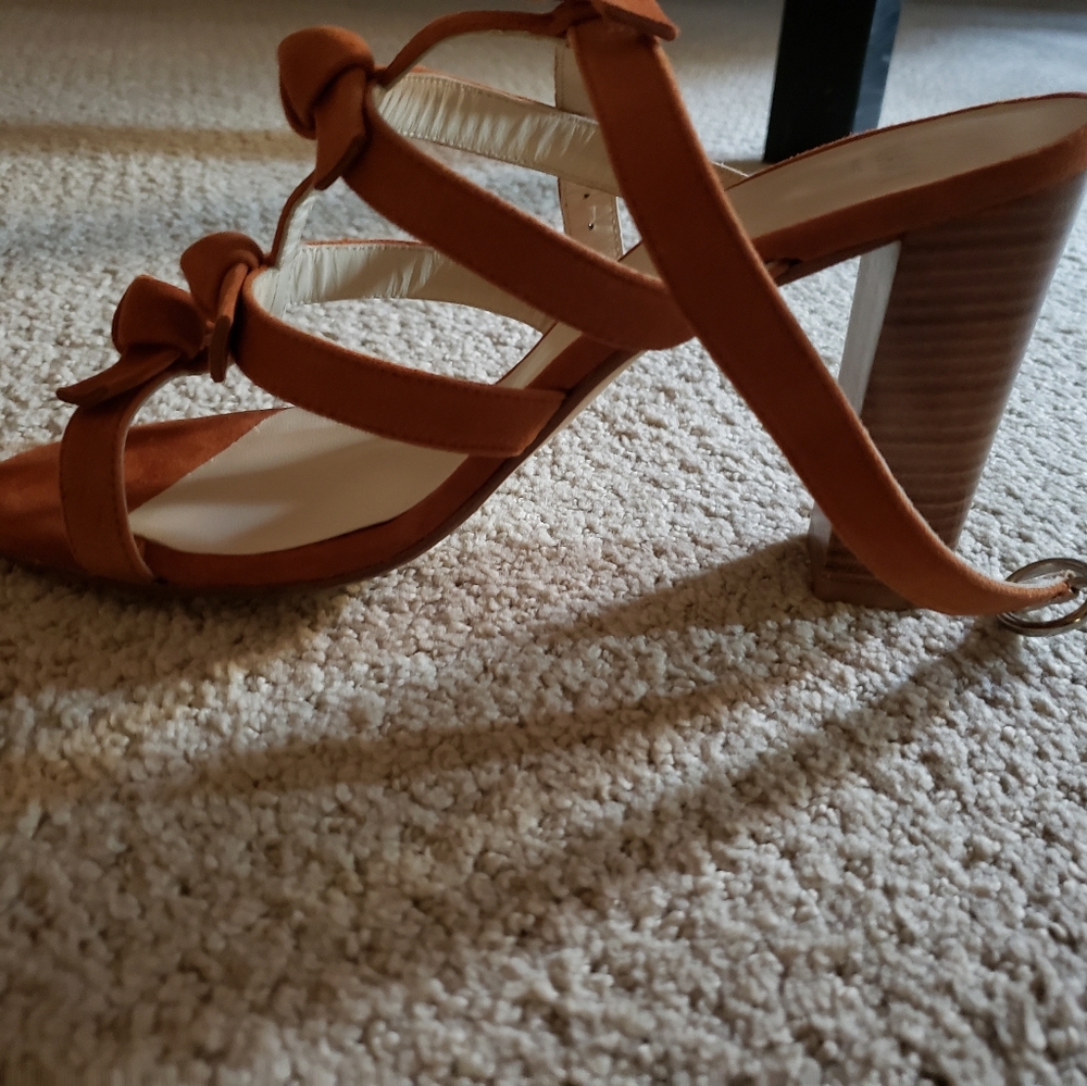 Akaki paris sandel hill